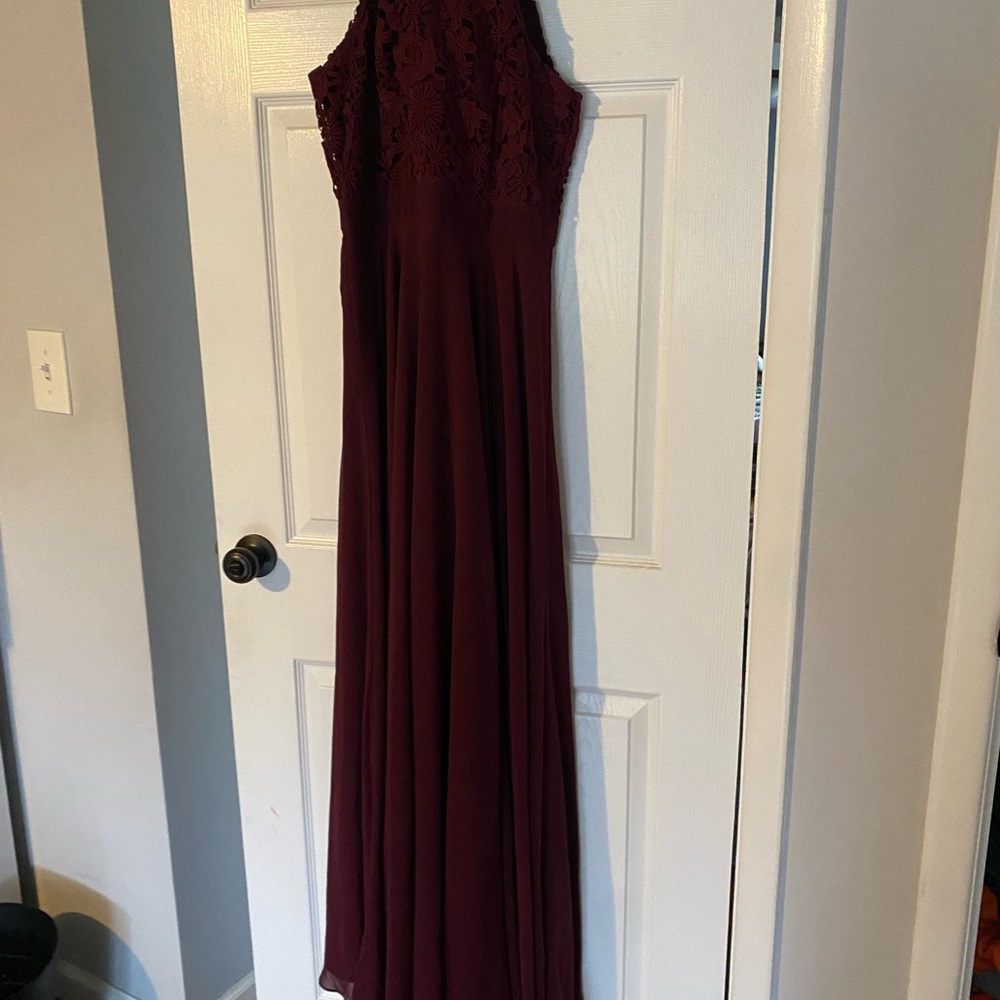 Elegant Burgundy Lace Evening Gown